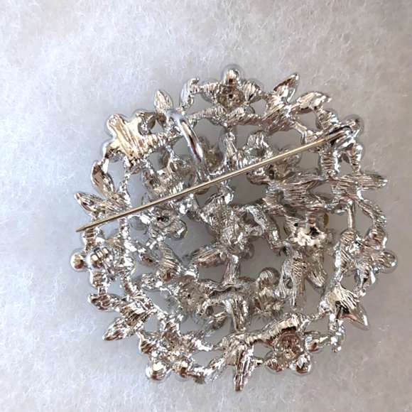 Vintage Rhinestone Leaf Design Brooch - Picture 2 of 3